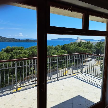 Apartment With Splendid Sea View Трогир Екстериор снимка