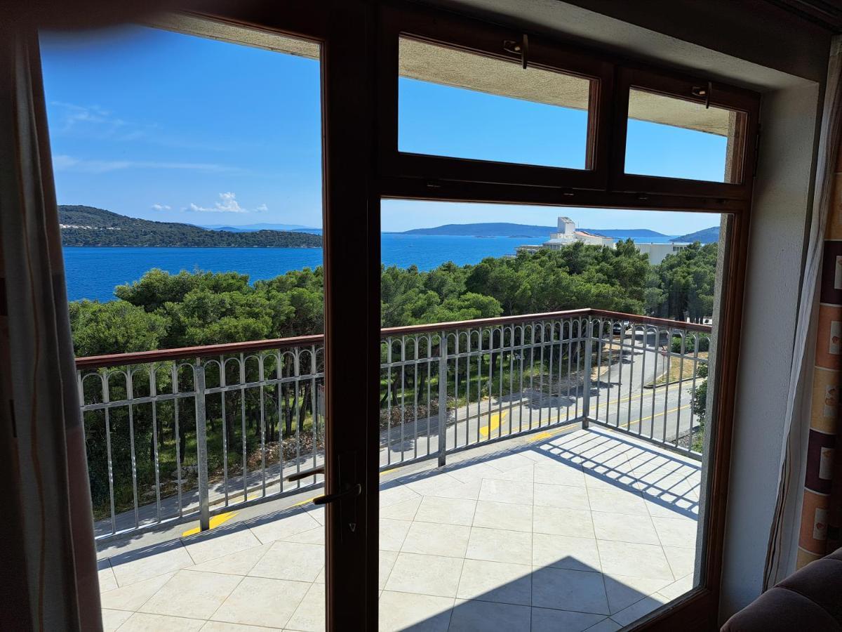 Apartment With Splendid Sea View Трогир Екстериор снимка