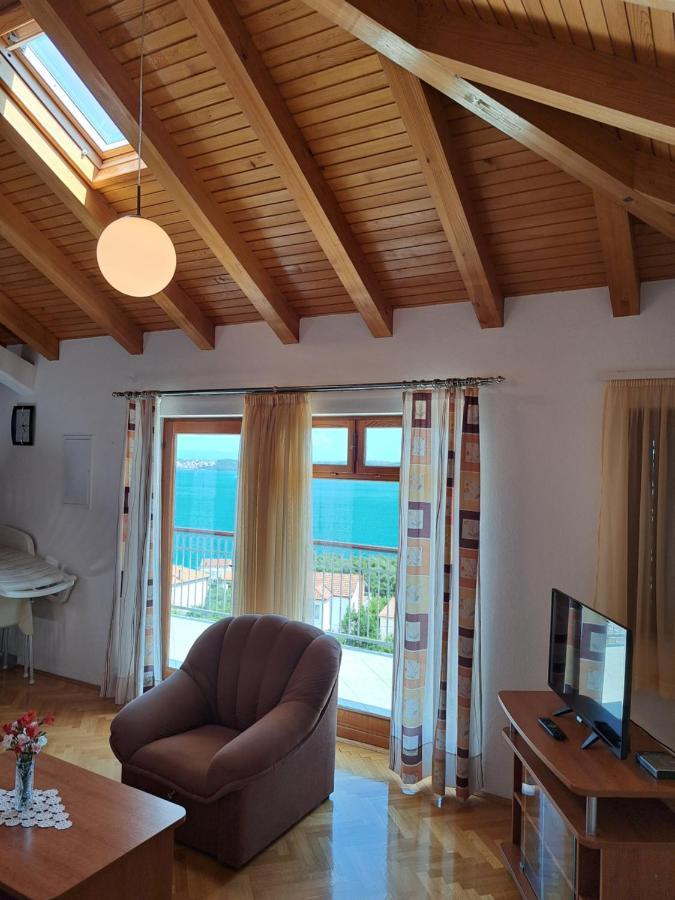 Apartment With Splendid Sea View Трогир Екстериор снимка
