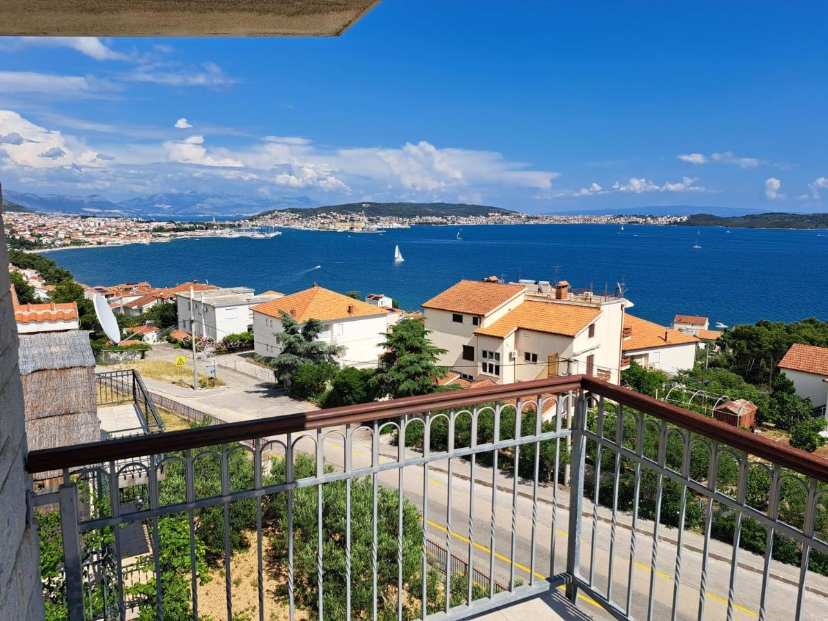 Apartment With Splendid Sea View Трогир Екстериор снимка