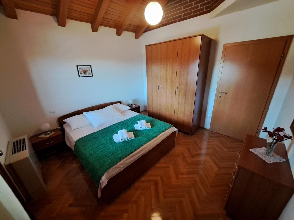 Apartment With Splendid Sea View Трогир Екстериор снимка