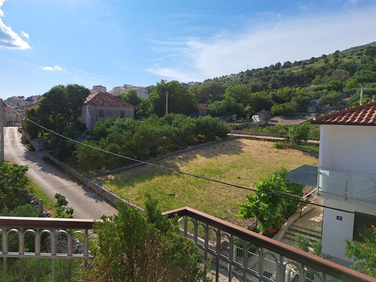 Apartment With Splendid Sea View Трогир Екстериор снимка