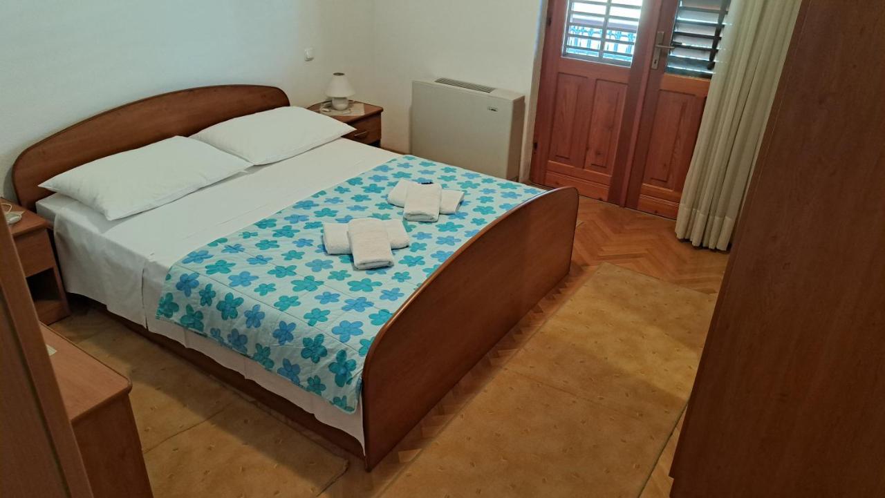 Apartment With Splendid Sea View Трогир Екстериор снимка