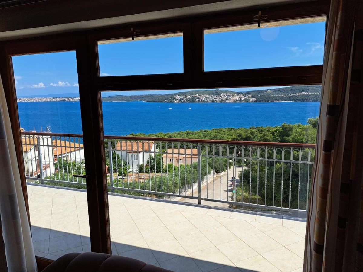 Apartment With Splendid Sea View Трогир Екстериор снимка