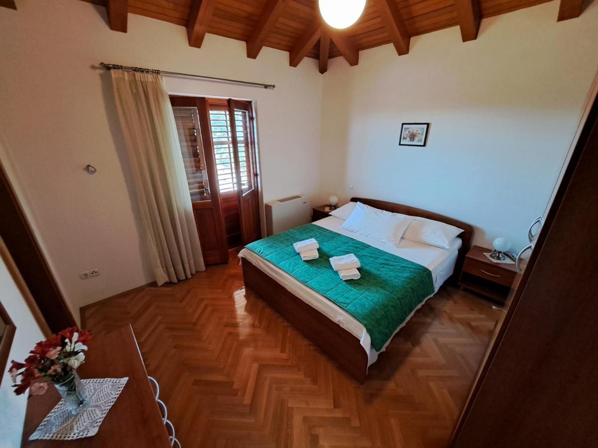 Apartment With Splendid Sea View Трогир Екстериор снимка