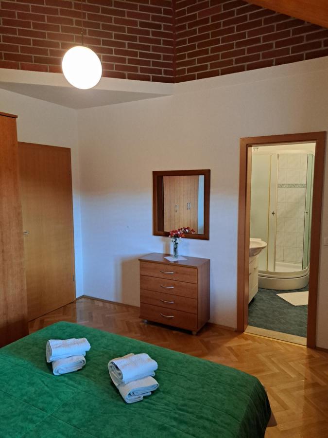 Apartment With Splendid Sea View Трогир Екстериор снимка