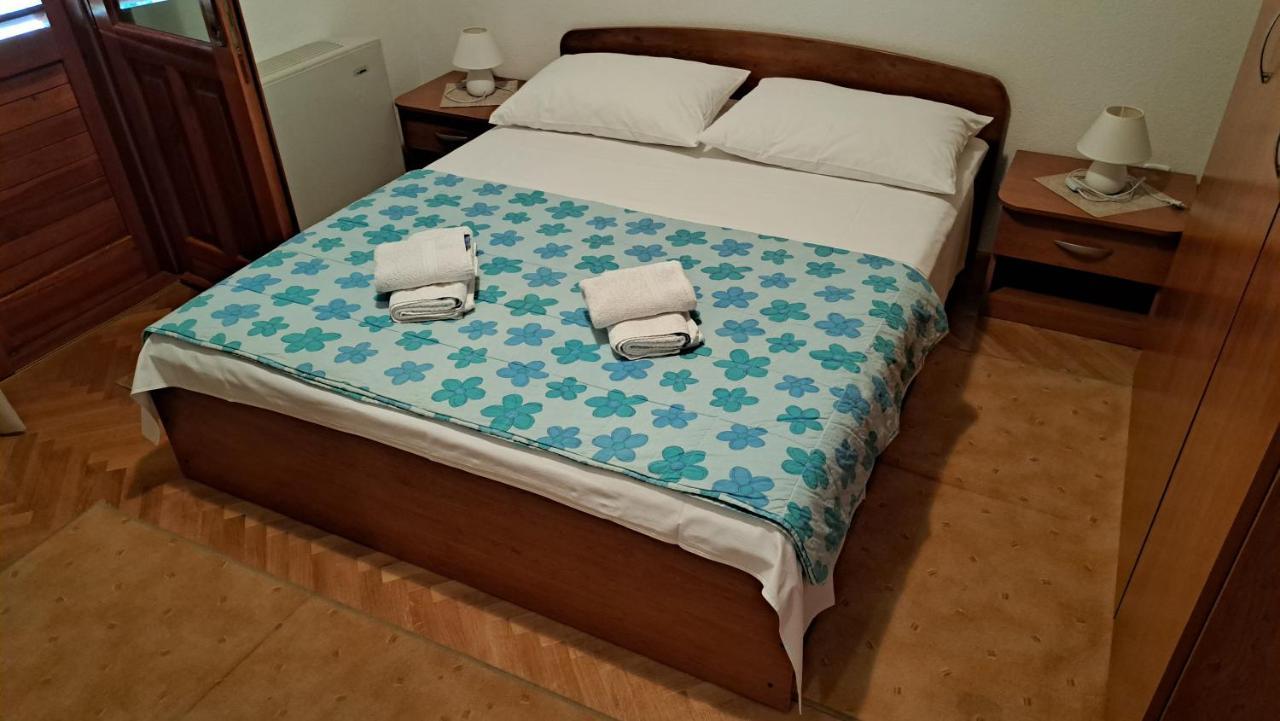 Apartment With Splendid Sea View Трогир Екстериор снимка