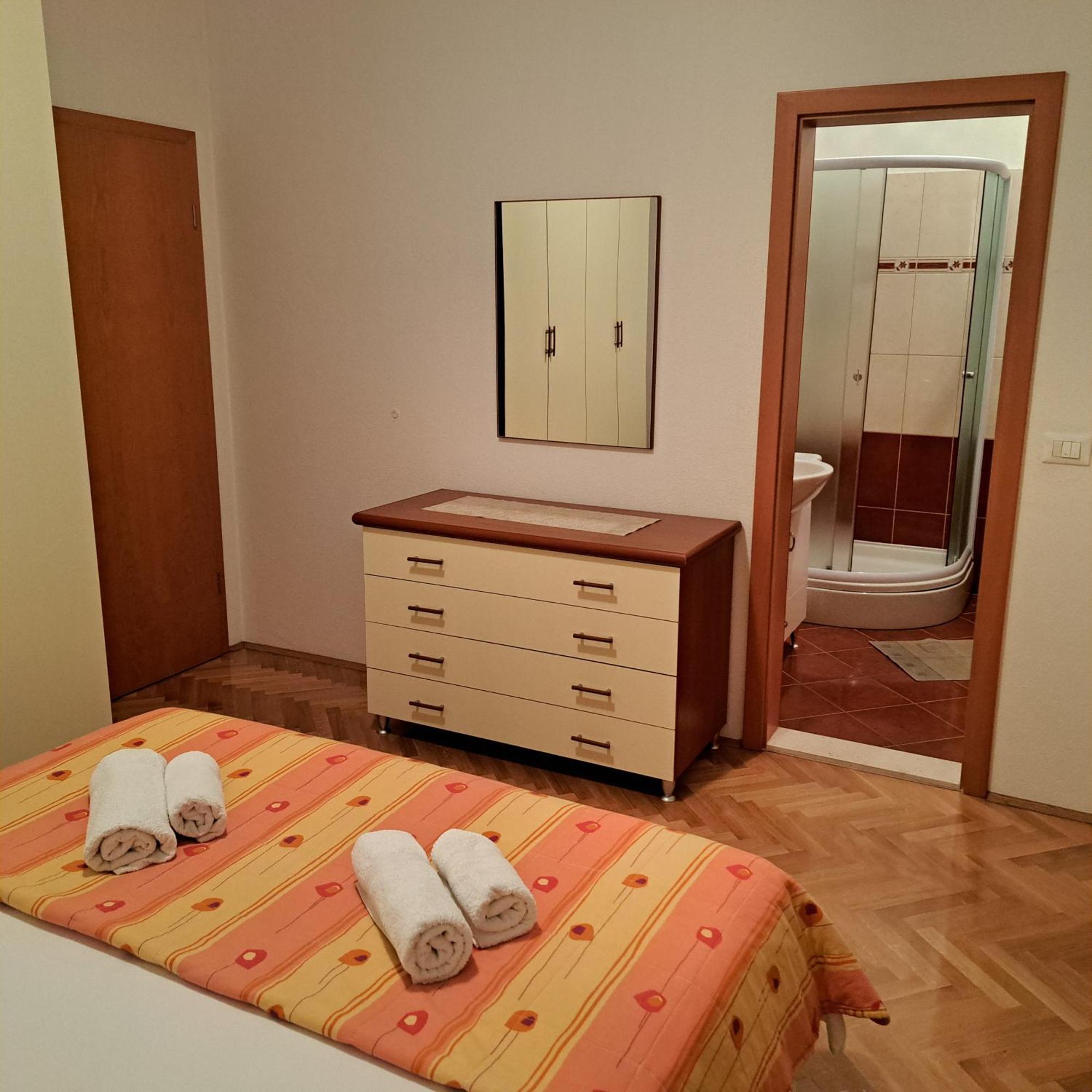 Apartment With Splendid Sea View Трогир Стая снимка