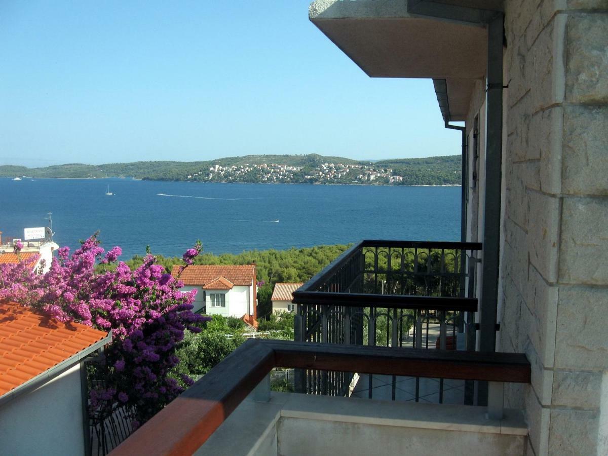 Apartment With Splendid Sea View Трогир Екстериор снимка