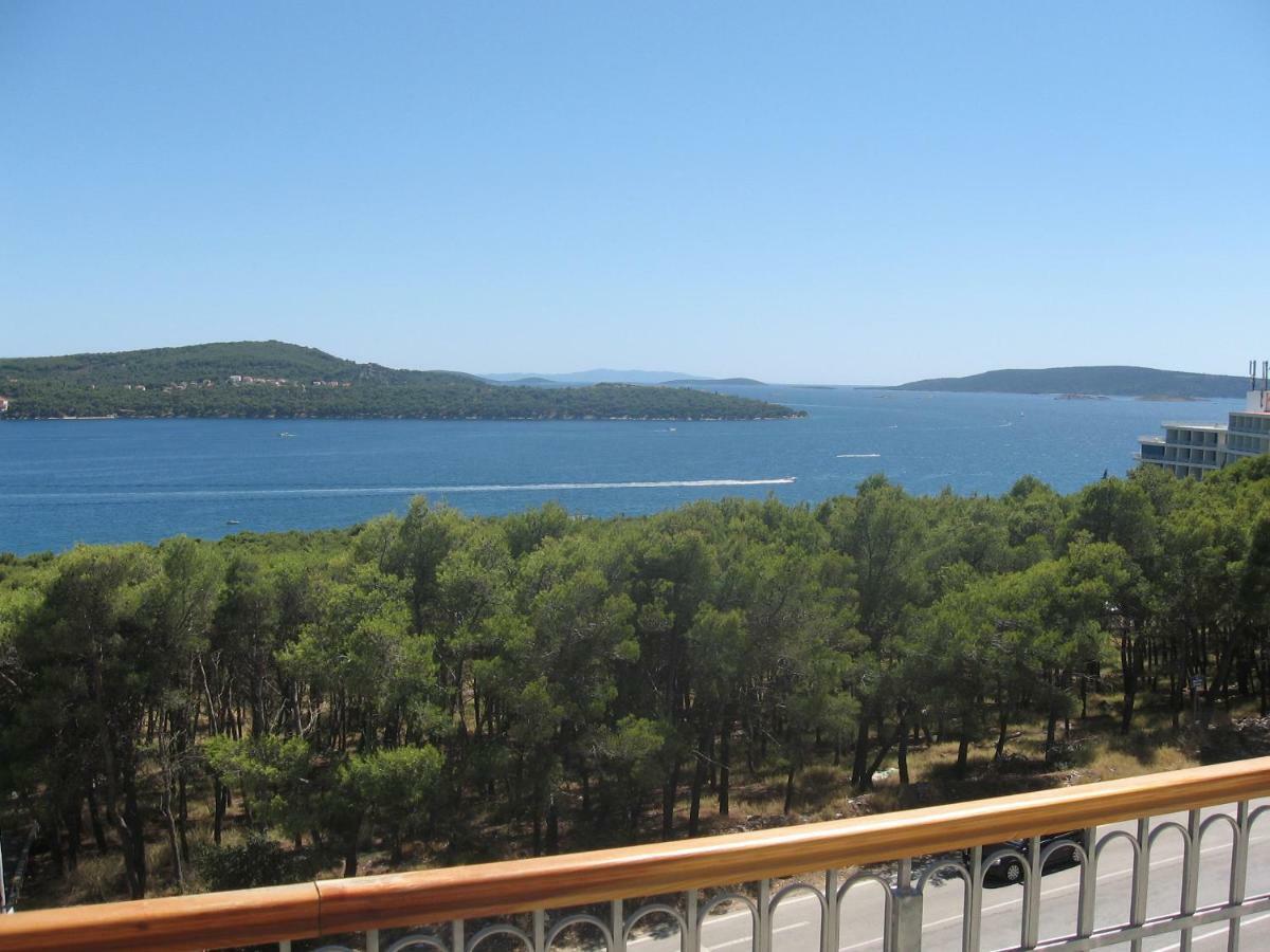 Apartment With Splendid Sea View Трогир Екстериор снимка