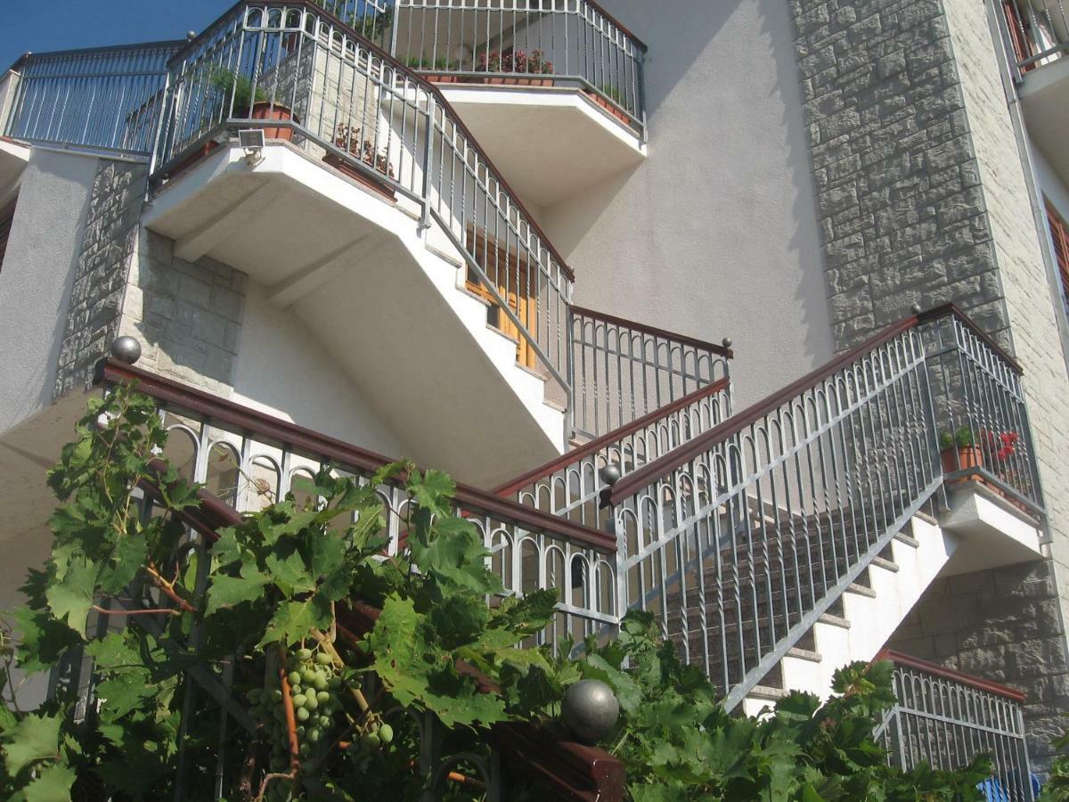 Apartment With Splendid Sea View Трогир Екстериор снимка