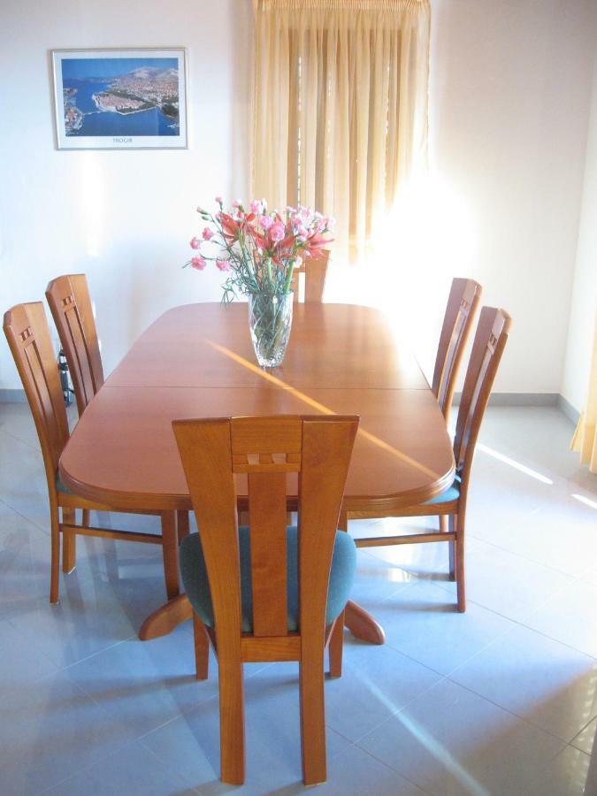 Apartment With Splendid Sea View Трогир Екстериор снимка