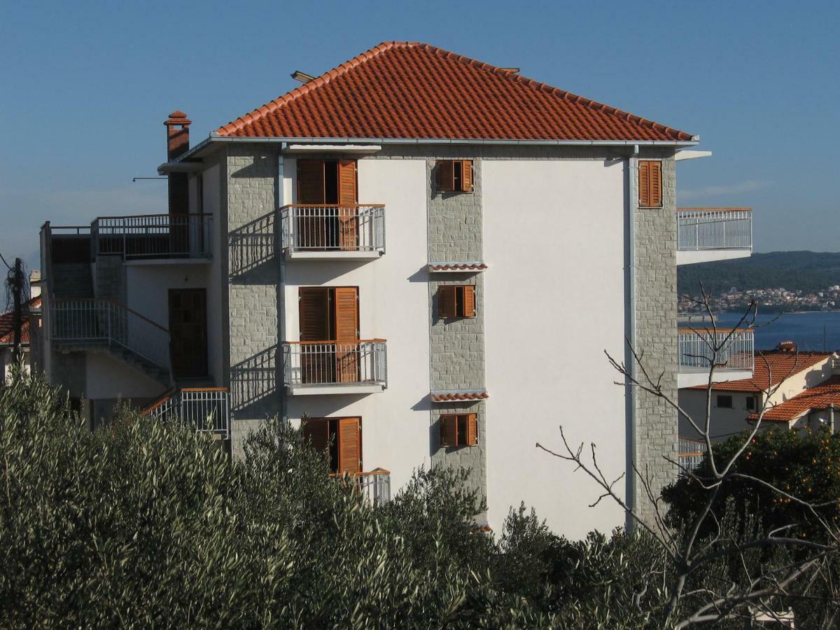 Apartment With Splendid Sea View Трогир Екстериор снимка