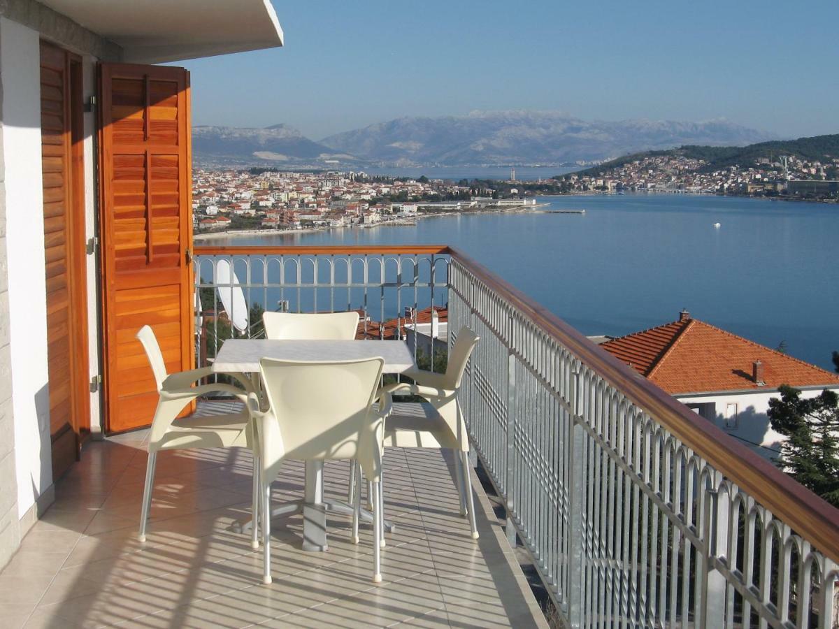 Apartment With Splendid Sea View Трогир Екстериор снимка