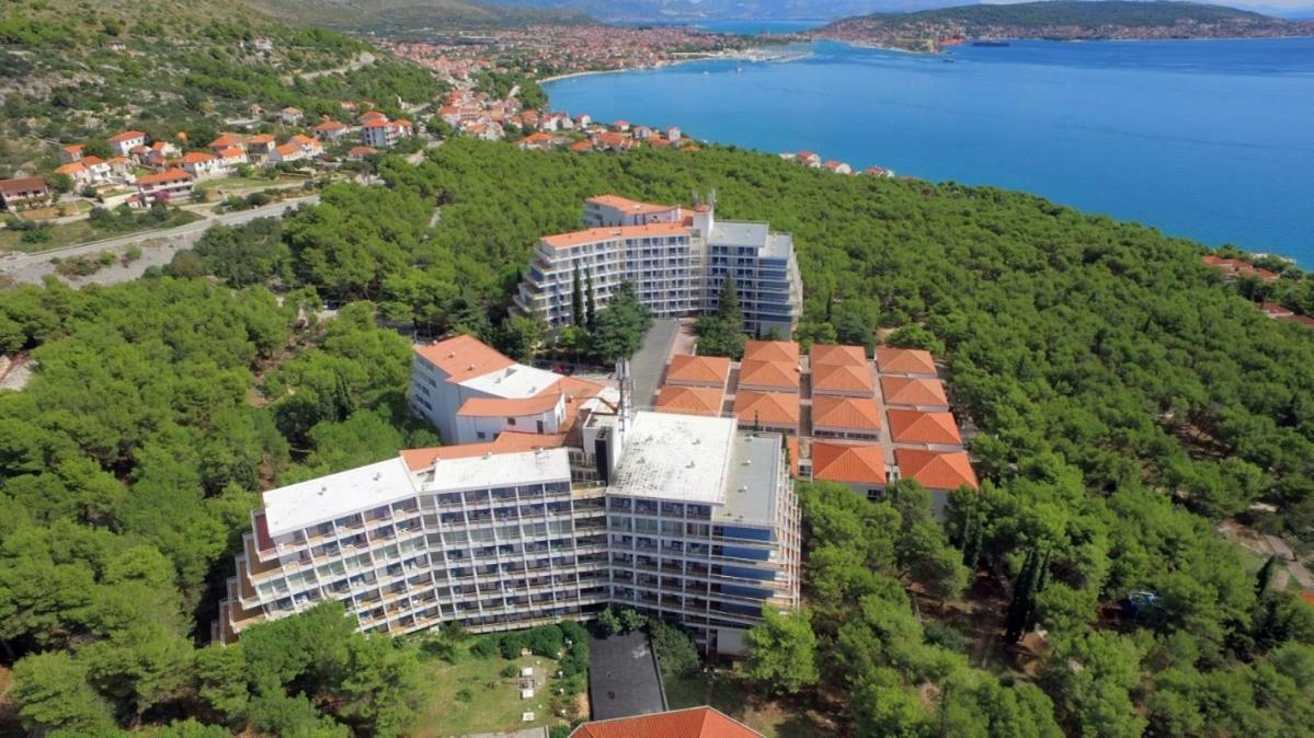 Apartment With Splendid Sea View Трогир Екстериор снимка