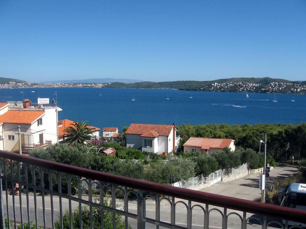 Apartment With Splendid Sea View Трогир Екстериор снимка