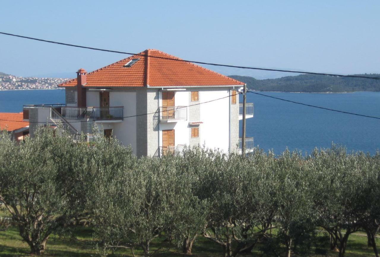 Apartment With Splendid Sea View Трогир Екстериор снимка