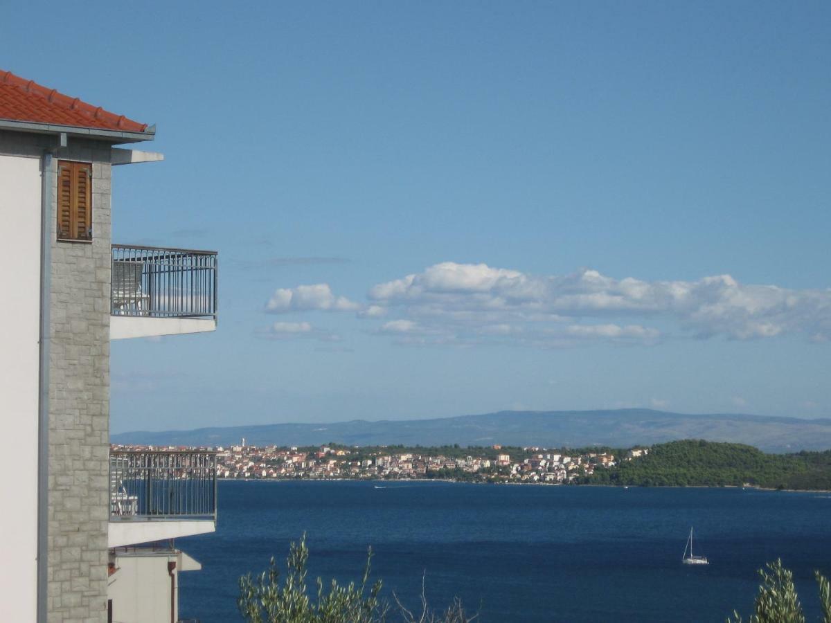 Apartment With Splendid Sea View Трогир Екстериор снимка