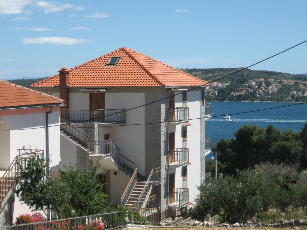 Apartment With Splendid Sea View Трогир Екстериор снимка