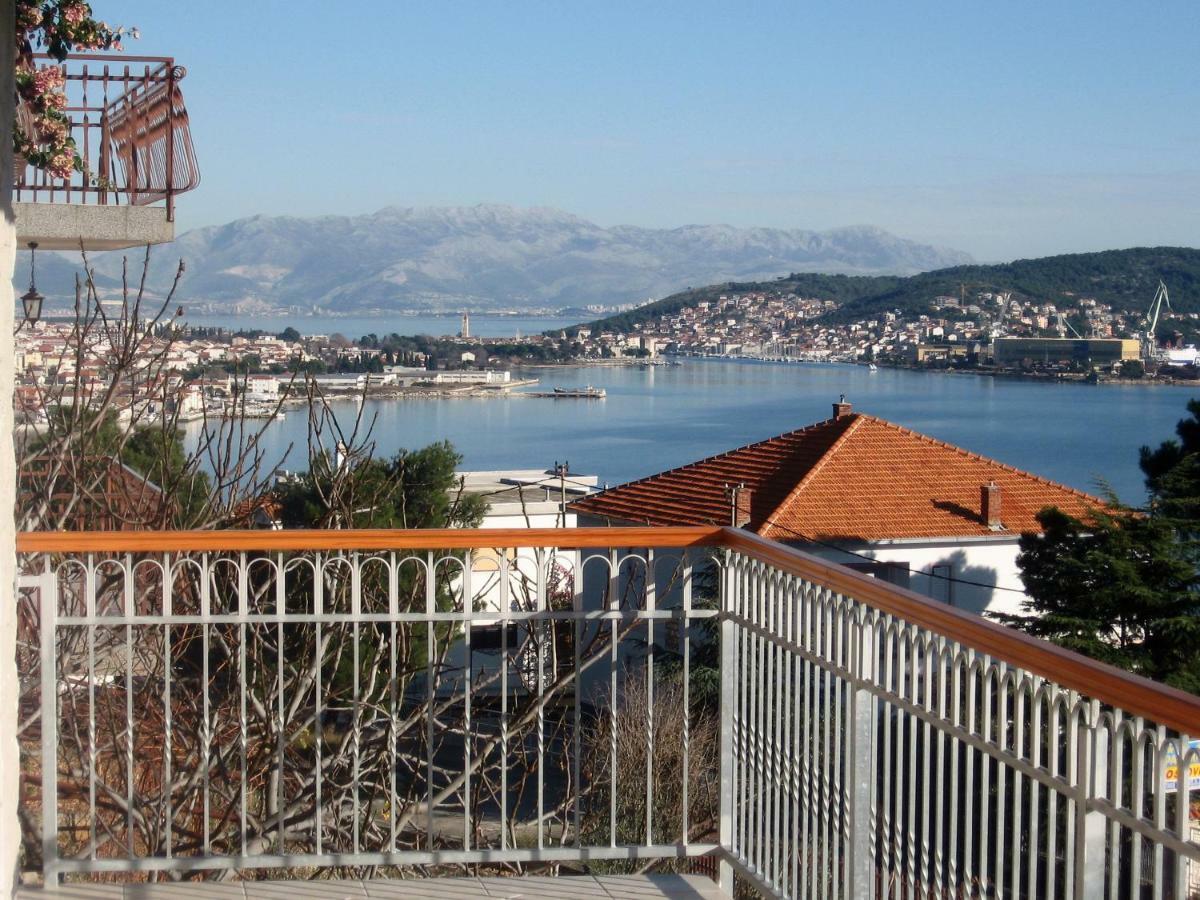 Apartment With Splendid Sea View Трогир Екстериор снимка