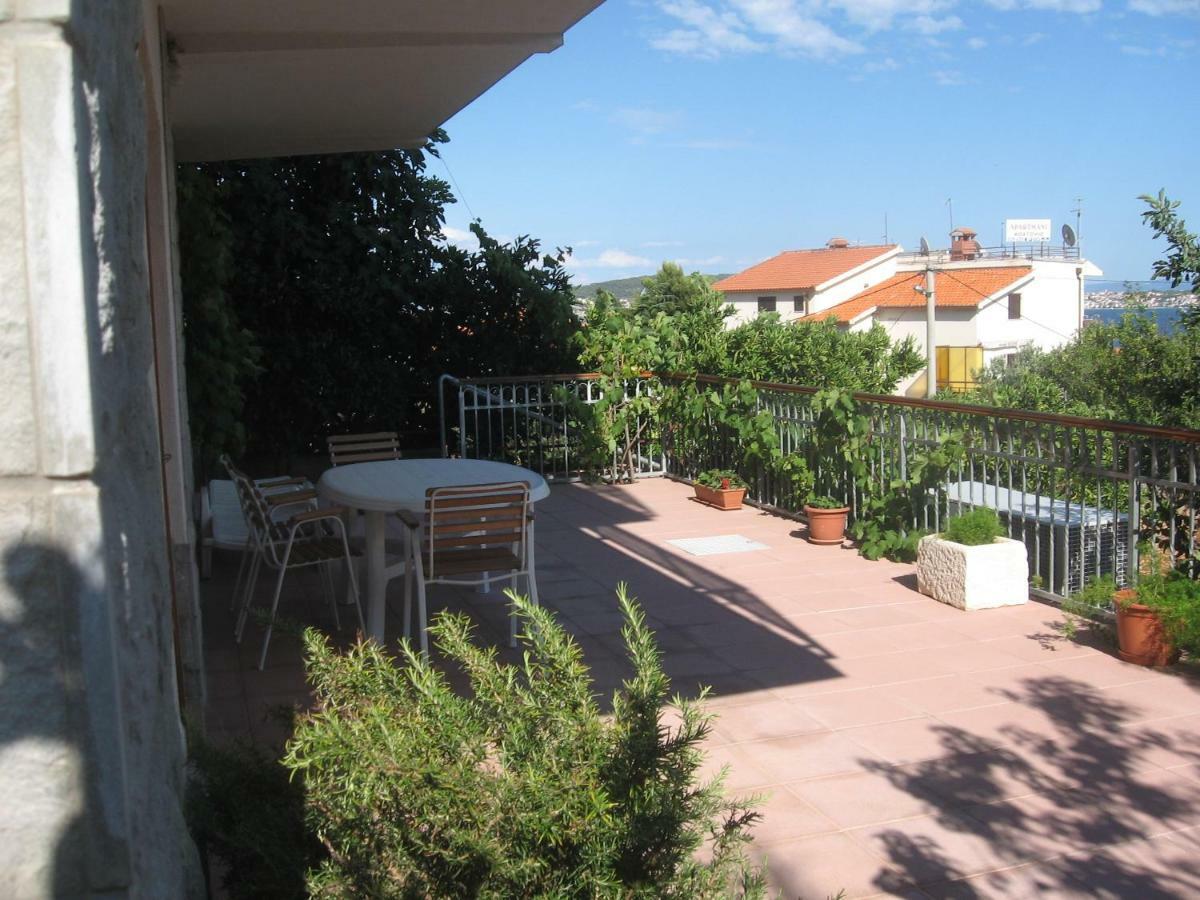 Apartment With Splendid Sea View Трогир Екстериор снимка